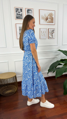 Sukienka w kwiatowy wzór midi Abby niebieska