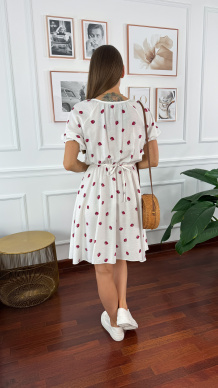 Wiskozowa sukienka w truskawki Cloe biała