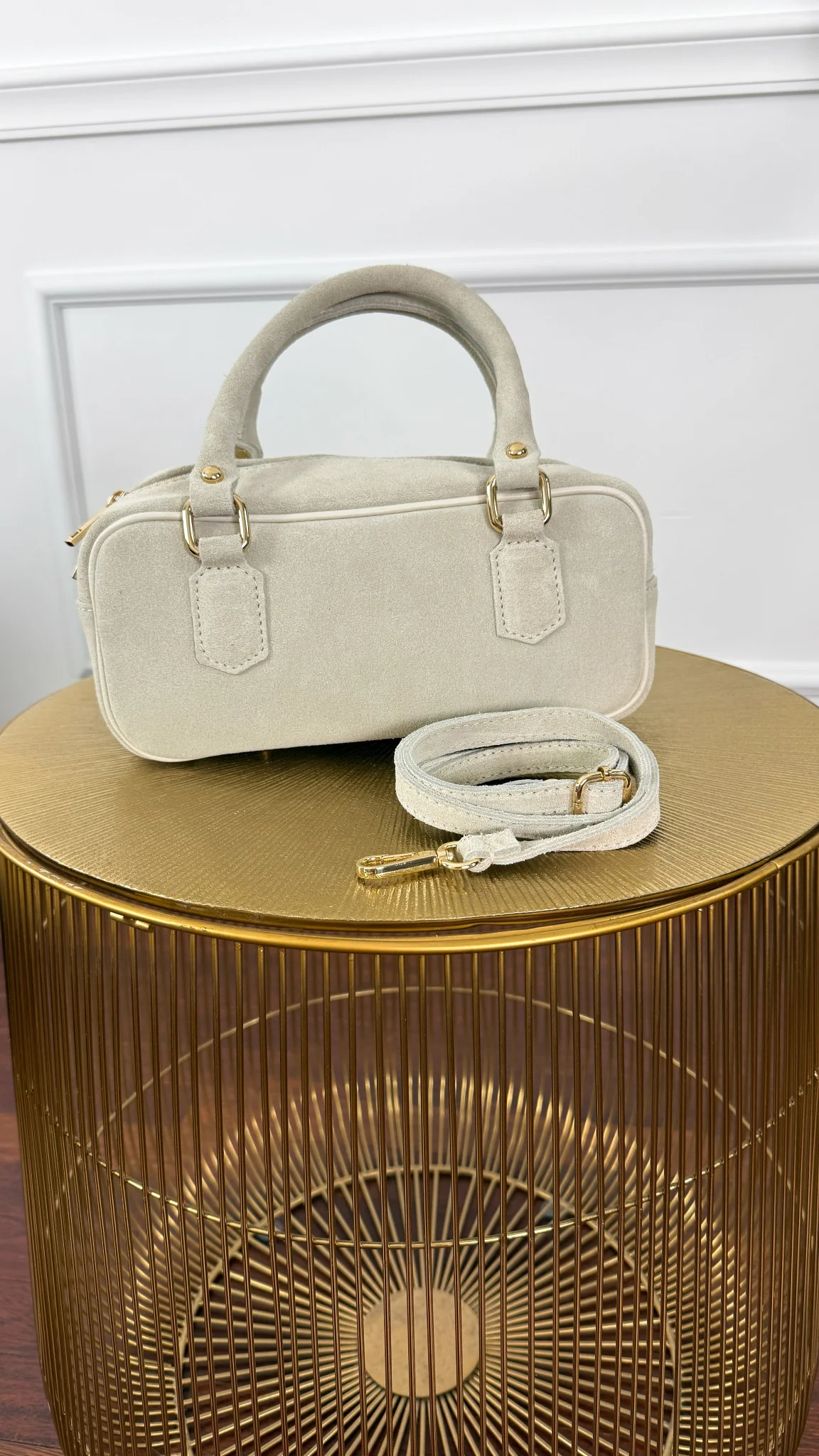 Skórzana zamszowa torebka Tiso kremowa