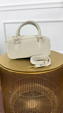 Skórzana zamszowa torebka Tiso kremowa