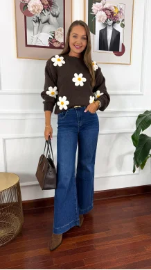 Sweter Selma w kwiaty czekoladowy