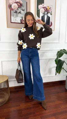 Sweter Selma w kwiaty czekoladowy