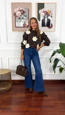 Sweter Selma w kwiaty czekoladowy