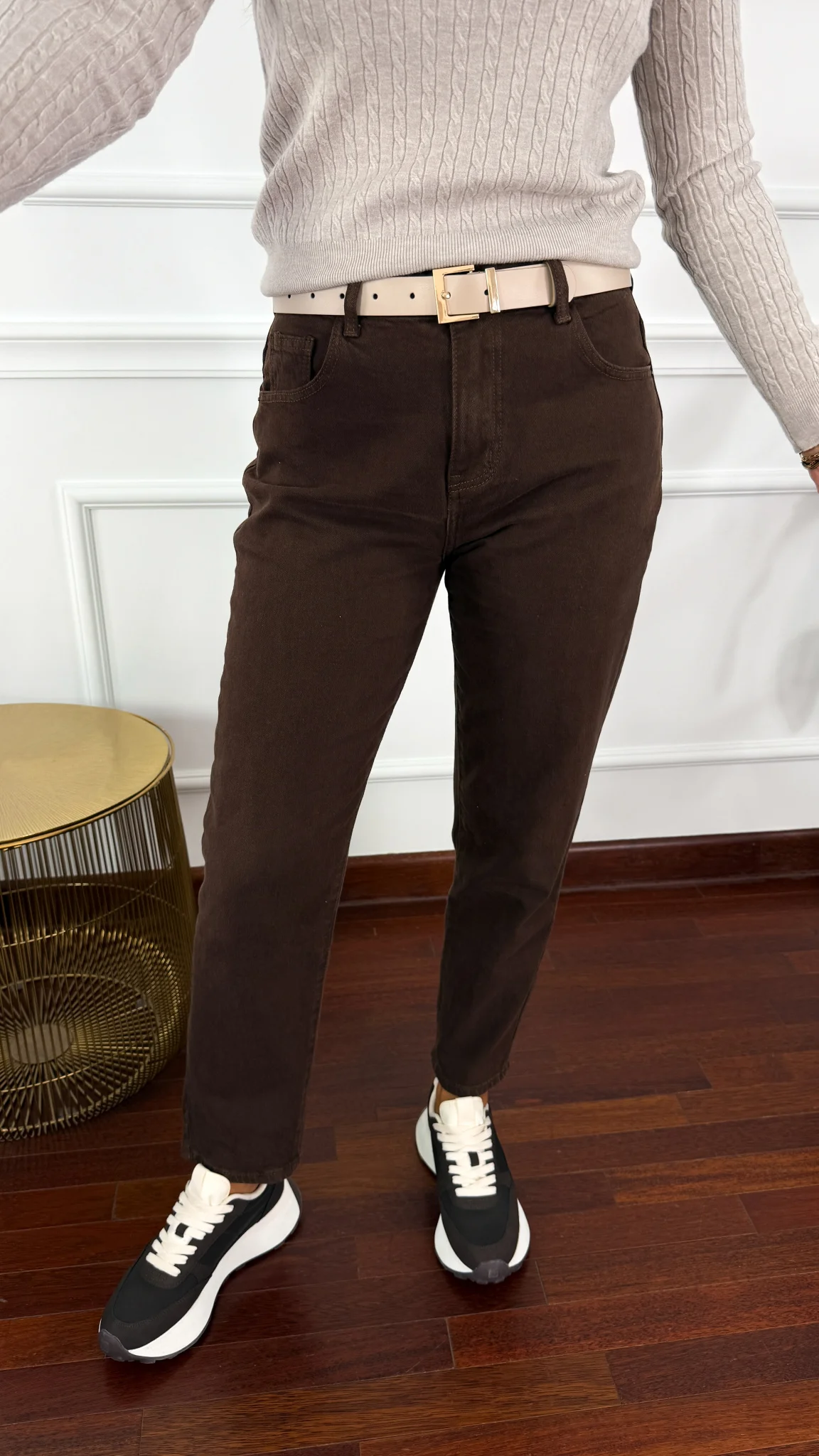 Materiałowe spodnie mom fit Onya brązowe