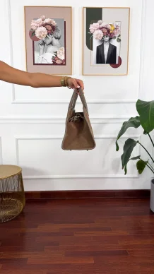 Skórzana zamszowa torebka Bea fango