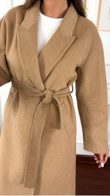 Wełniany płaszcz Astrid camelowy