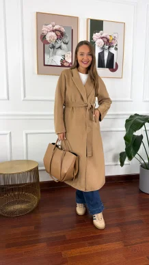 Wełniany płaszcz Astrid camelowy