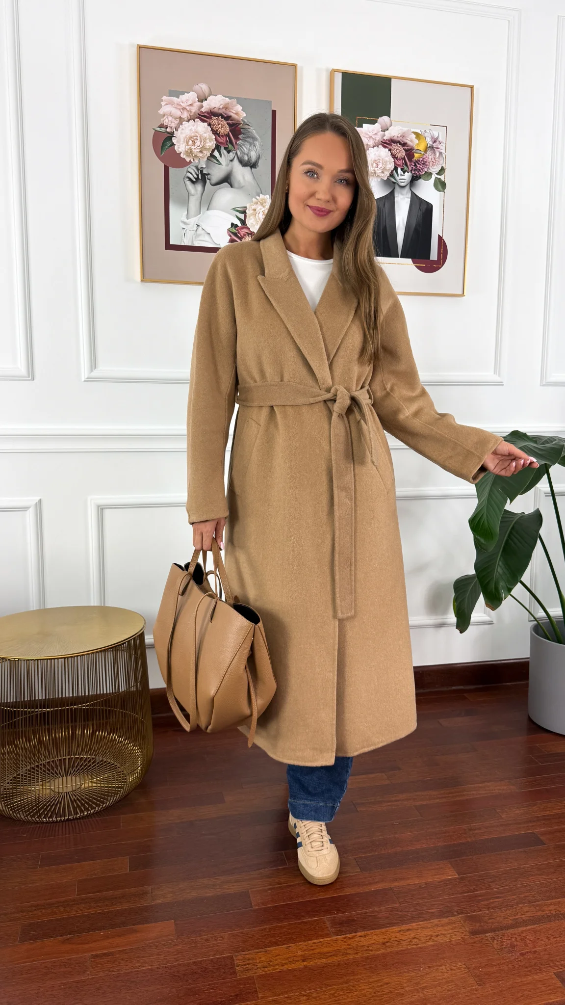 Wełniany płaszcz Astrid camelowy