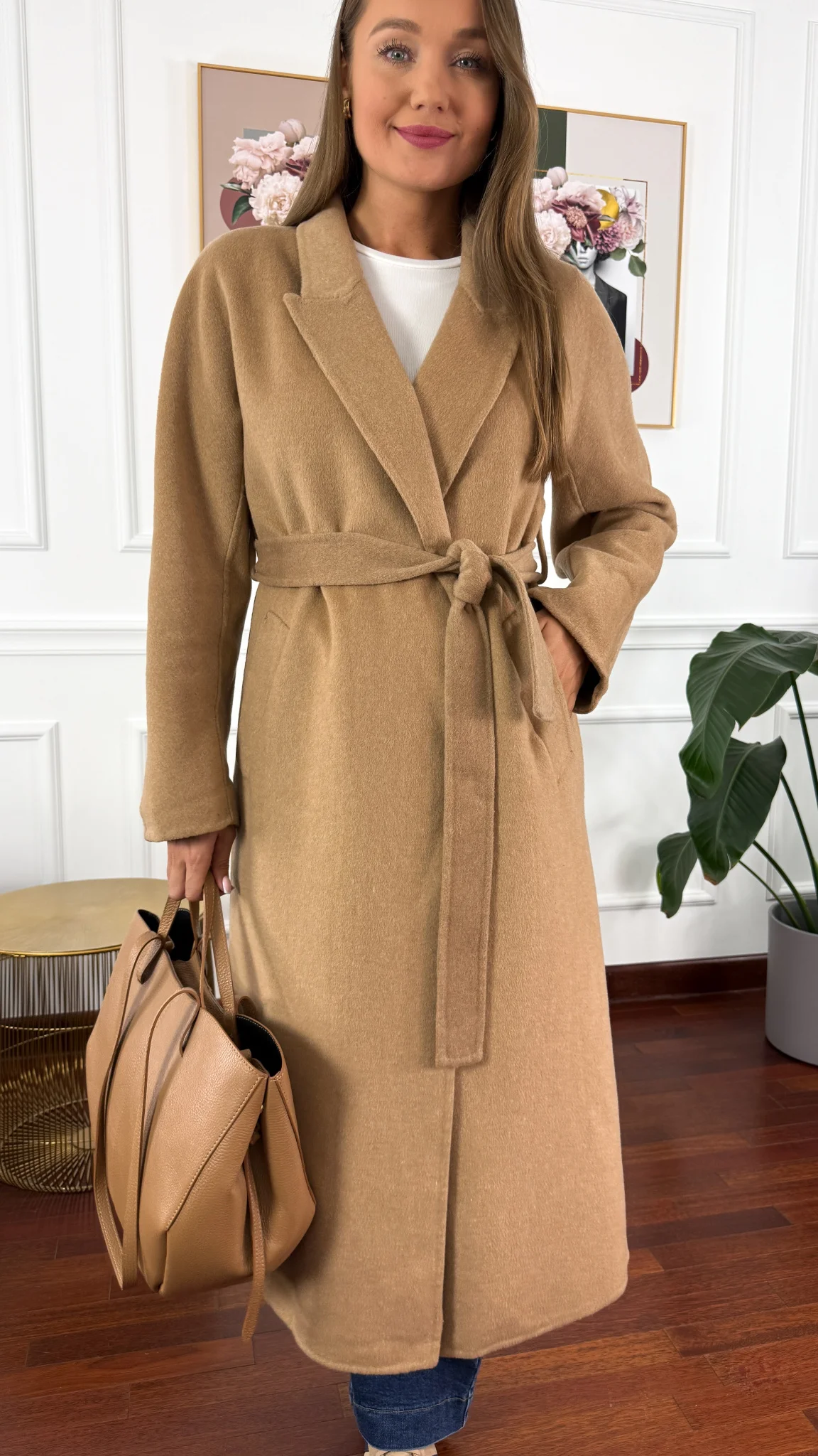 Wełniany płaszcz Astrid camelowy