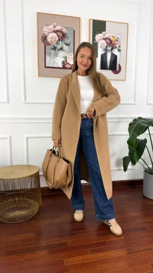 Wełniany płaszcz Astrid camelowy