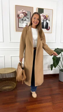 Wełniany płaszcz Astrid camelowy