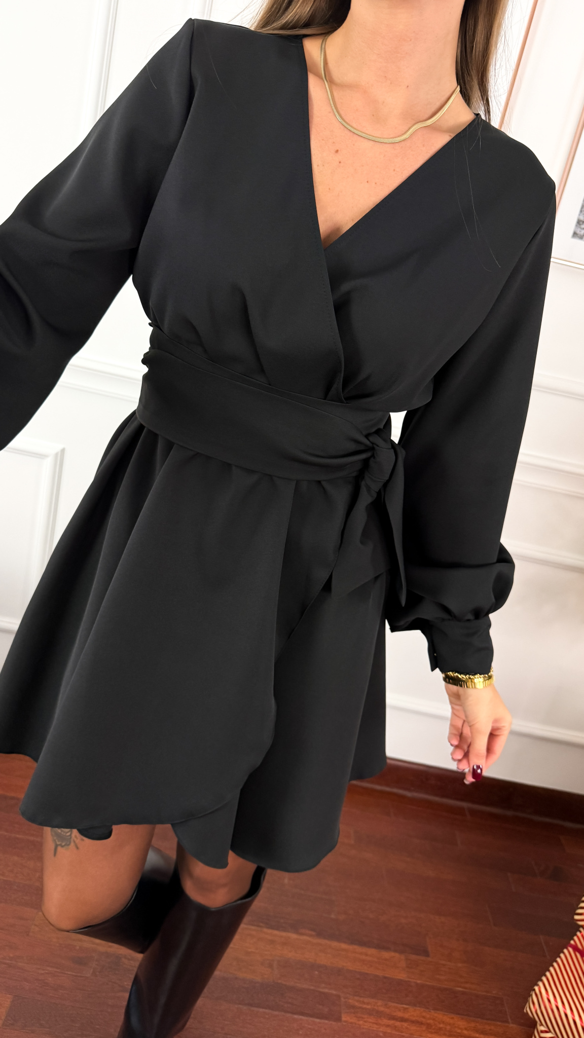 Wiskozowa przekładana sukienka Mivra czarna