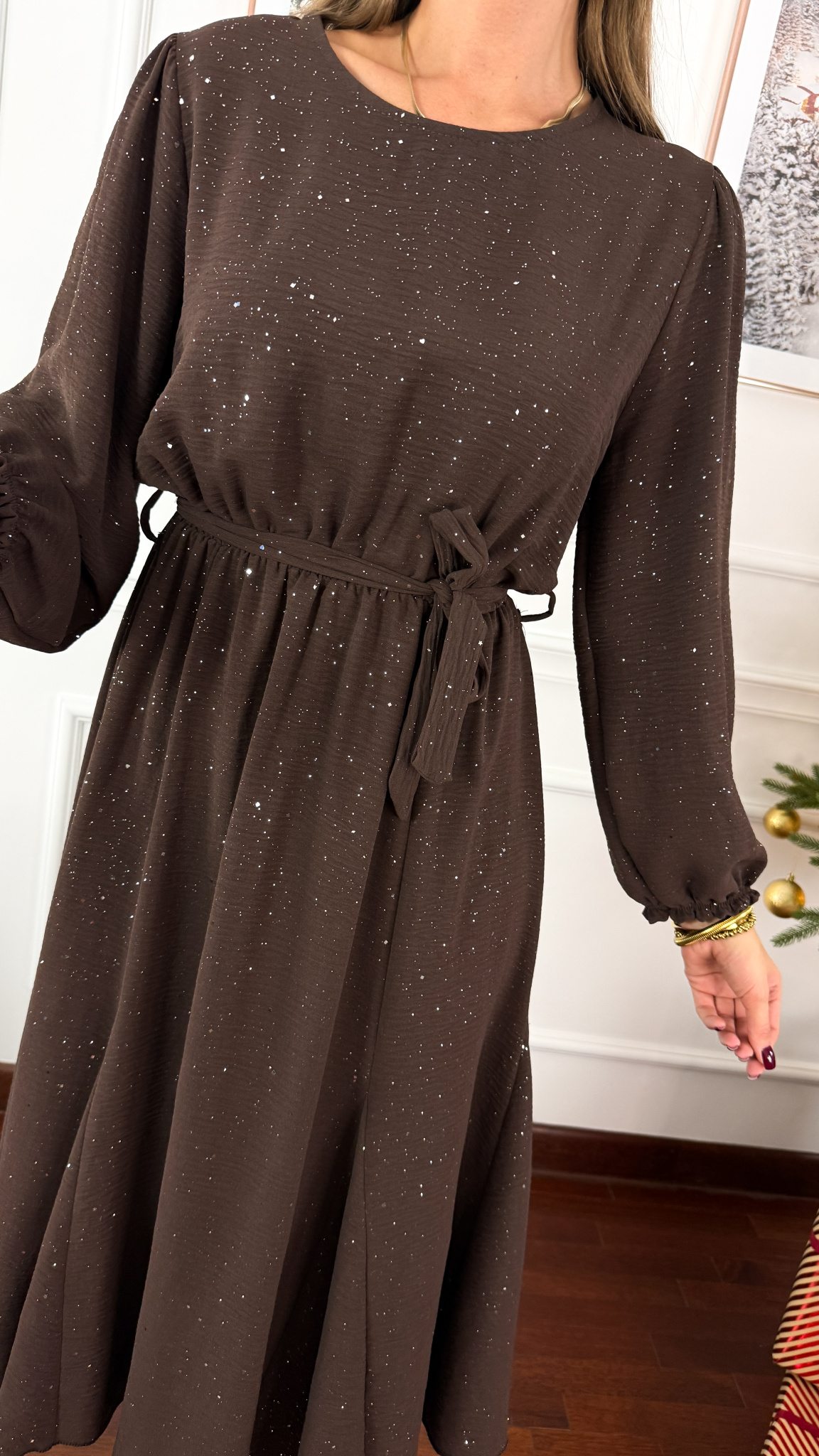 Połyskująca sukienka Orisa czekoladowa