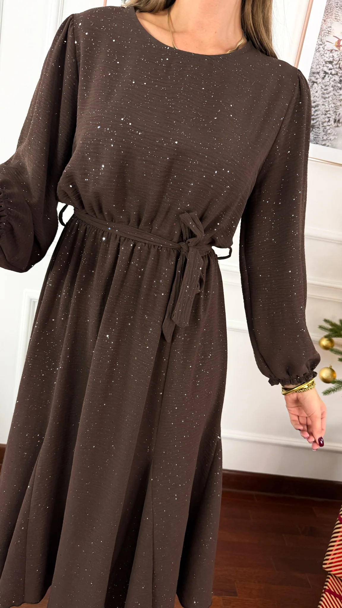 Połyskująca sukienka Orisa czekoladowa