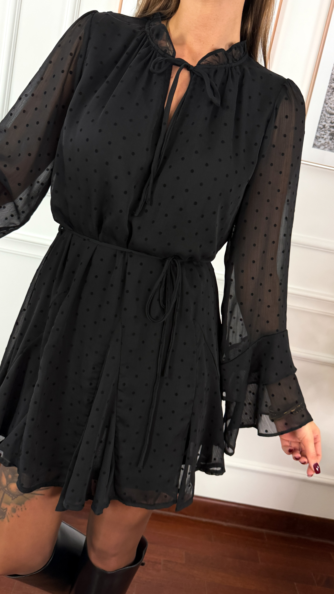 Tiulowa sukienka Gina czarna