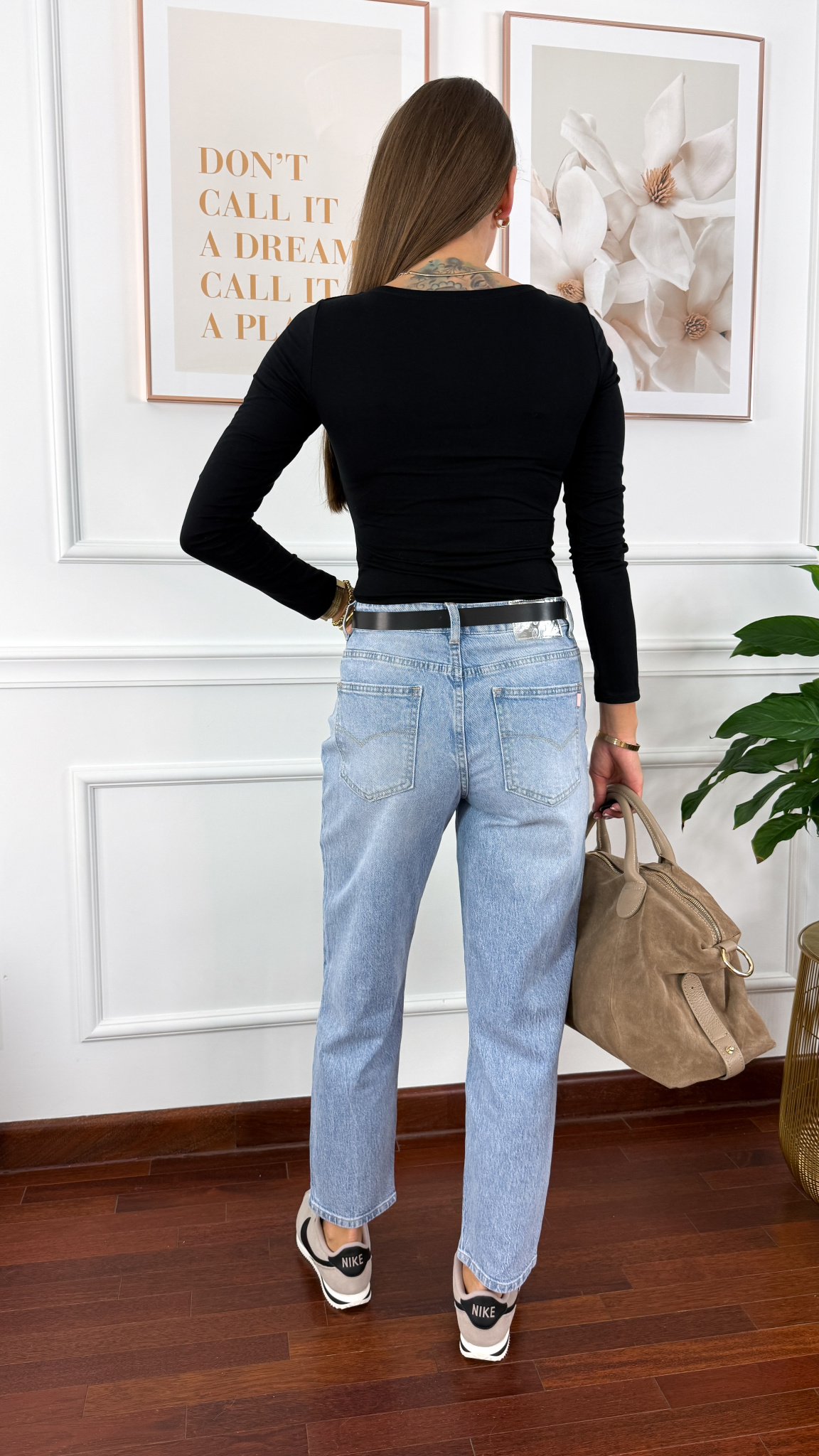 Jeansowe spodnie Vella mom fit jasny denim