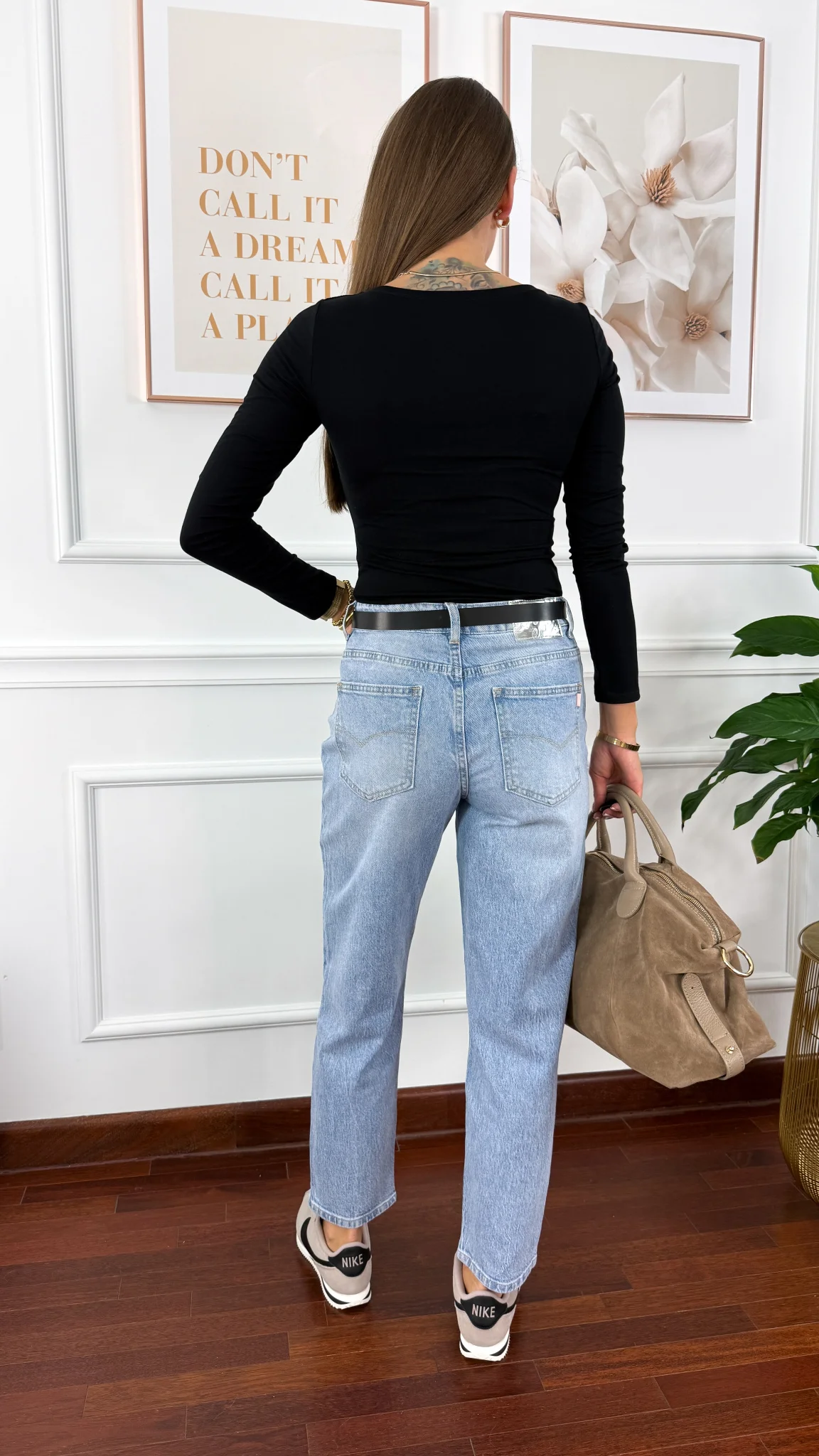 Jeansowe spodnie Vella mom fit jasny denim