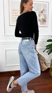 Jeansowe spodnie Vella mom fit jasny denim