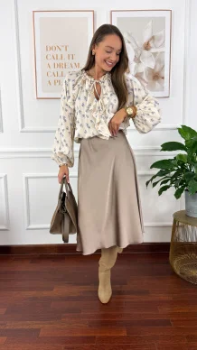 Koszula z falbanką Marta ecru z kwiatami