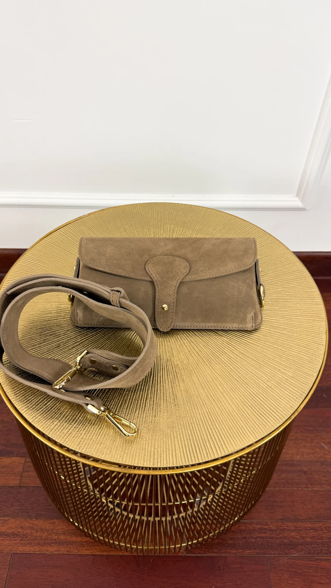 Zamszowa skórzana torebka Mia taupe