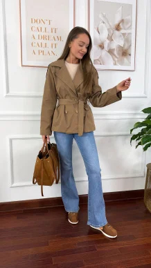 Trencz krótki Beth brązowy