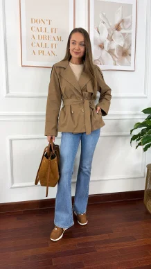 Trencz krótki Beth brązowy