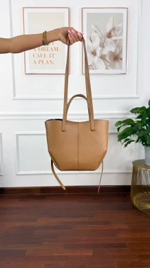 Skórzana torebka Fino mniejsza camelowa