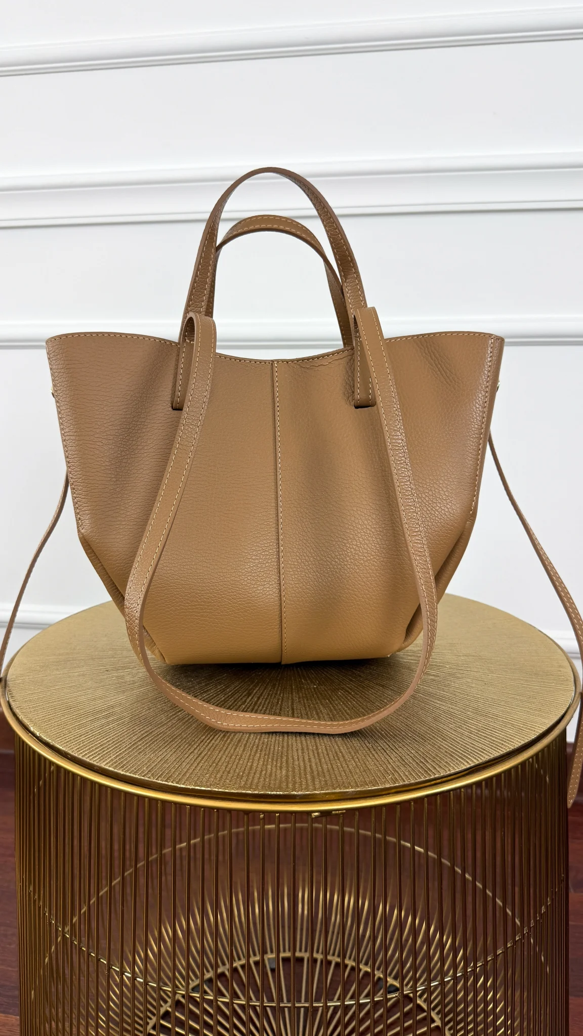 Skórzana torebka Fino mniejsza camelowa