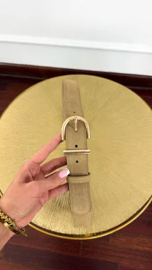 Skórzany pasek Isma zamszowy camelowy