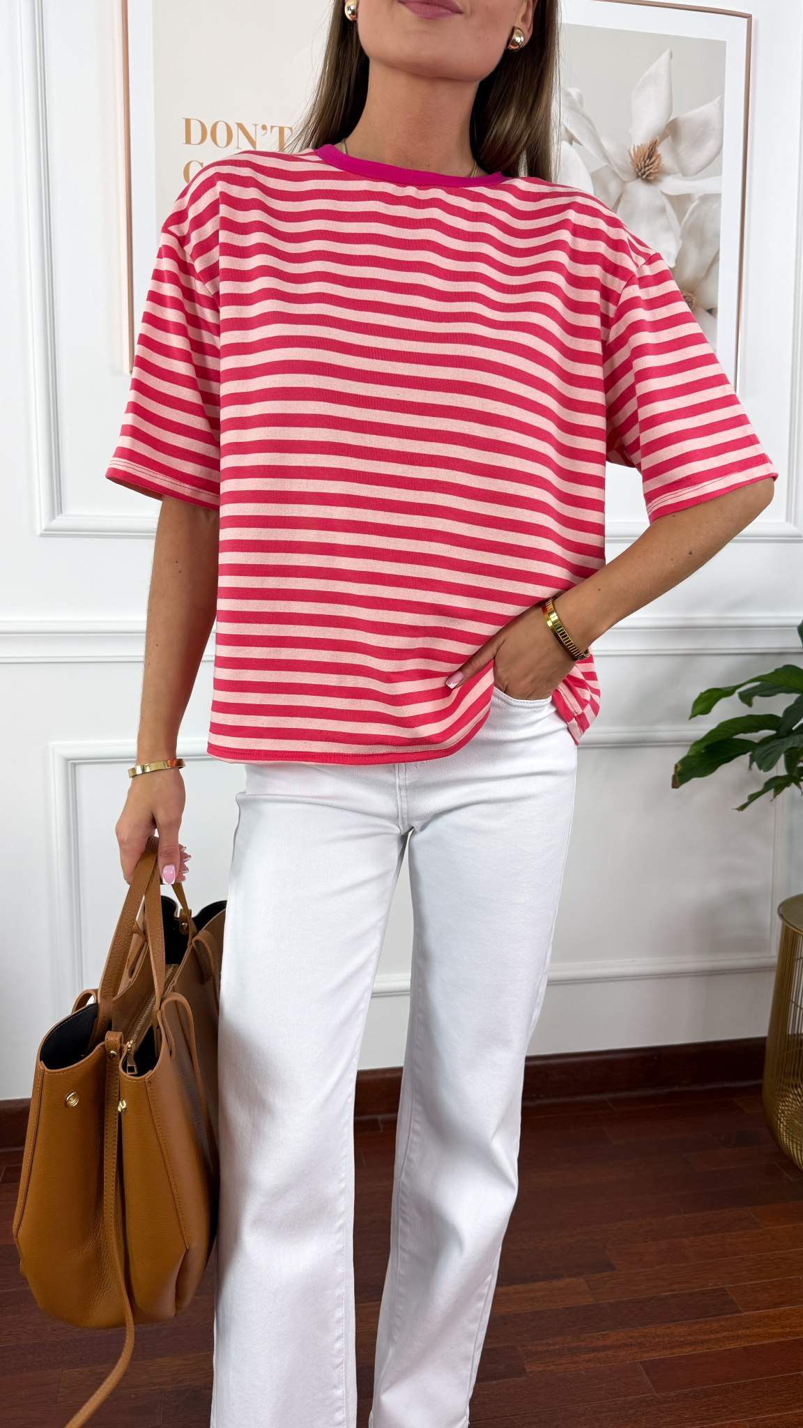 Wiskozowy T-shirt Dana paski różowy