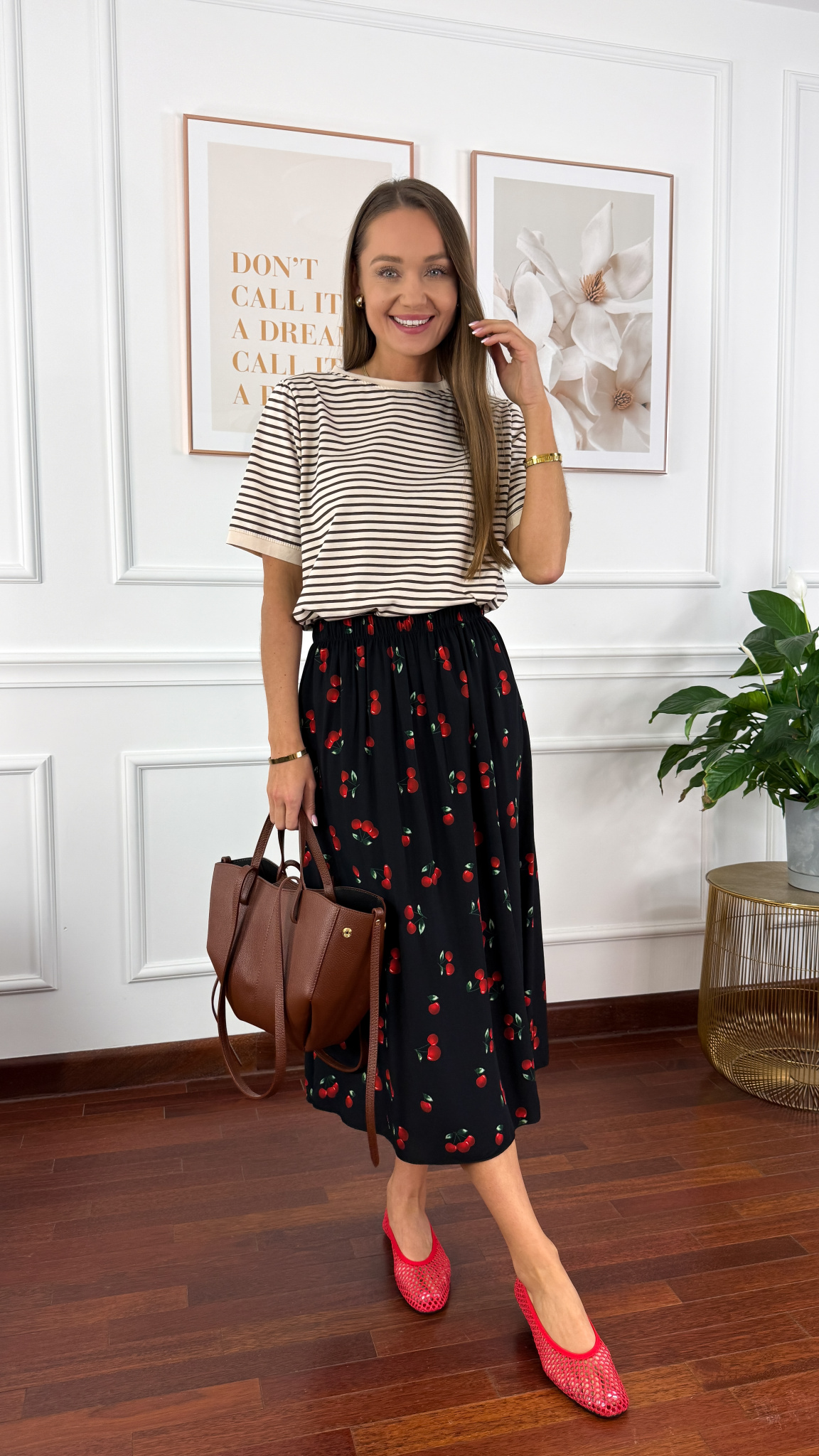 Wiskozowa spódnica Dani czarna w wiśnie