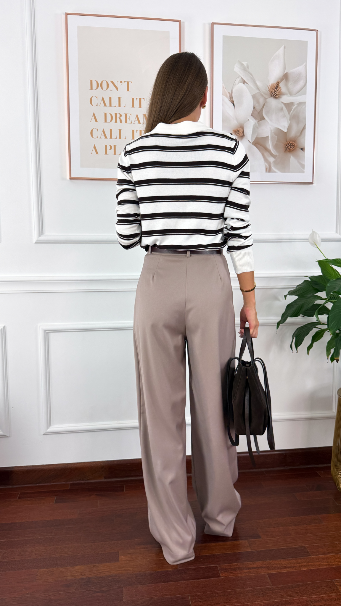 Sweter w paski Cute biały w brązowe paski
