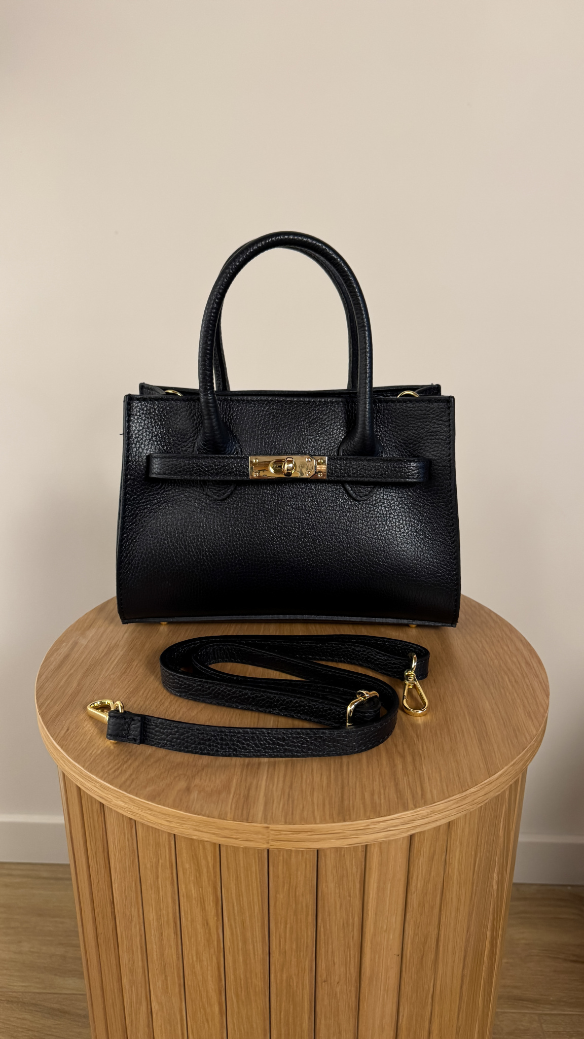 Skórzana torebka Alex czarna