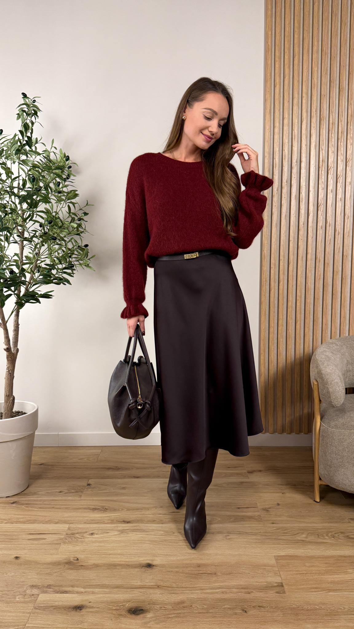 Sweter Suri z falbanką burgundowy