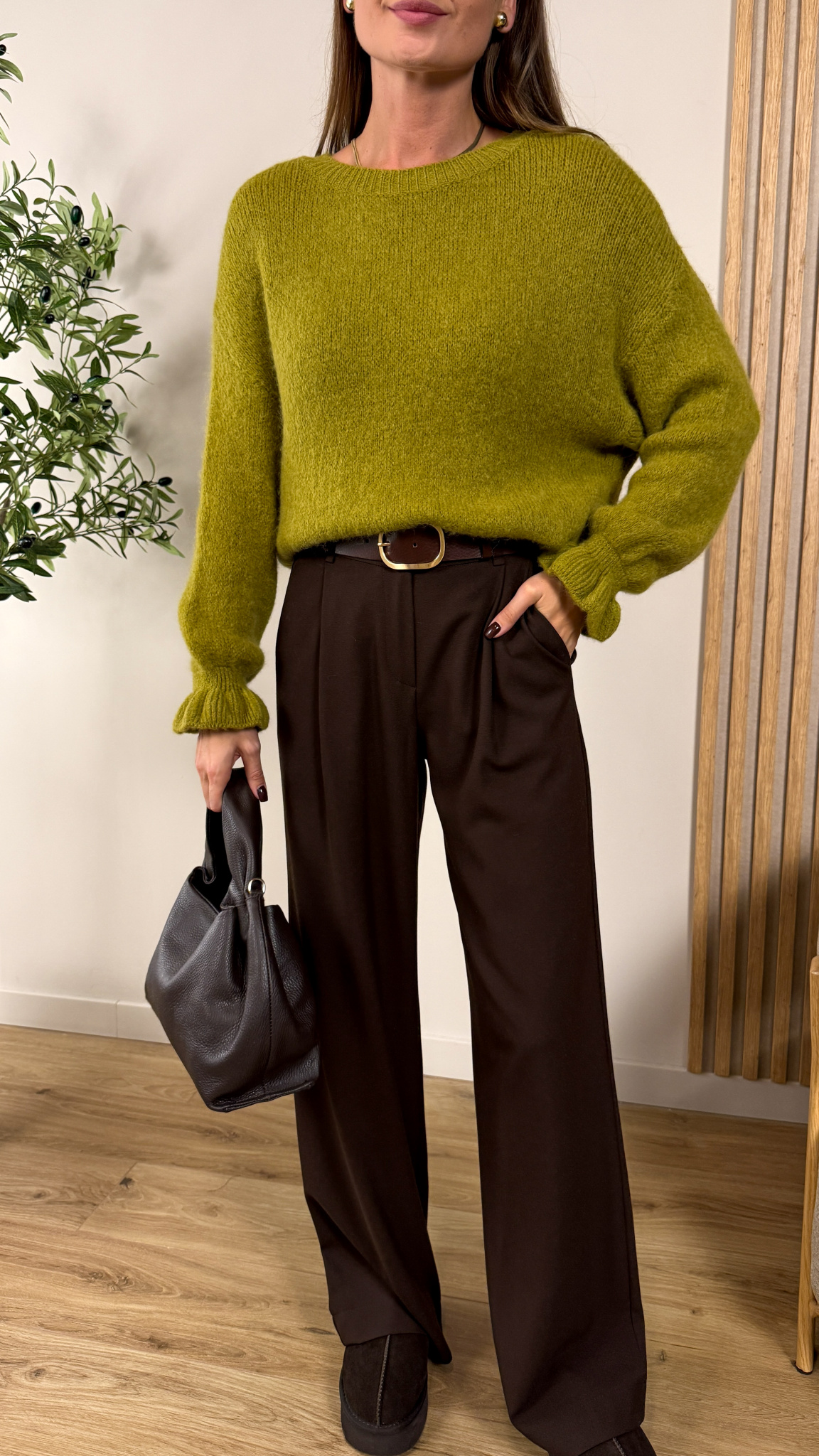 Sweter Suri z falbanką zielony